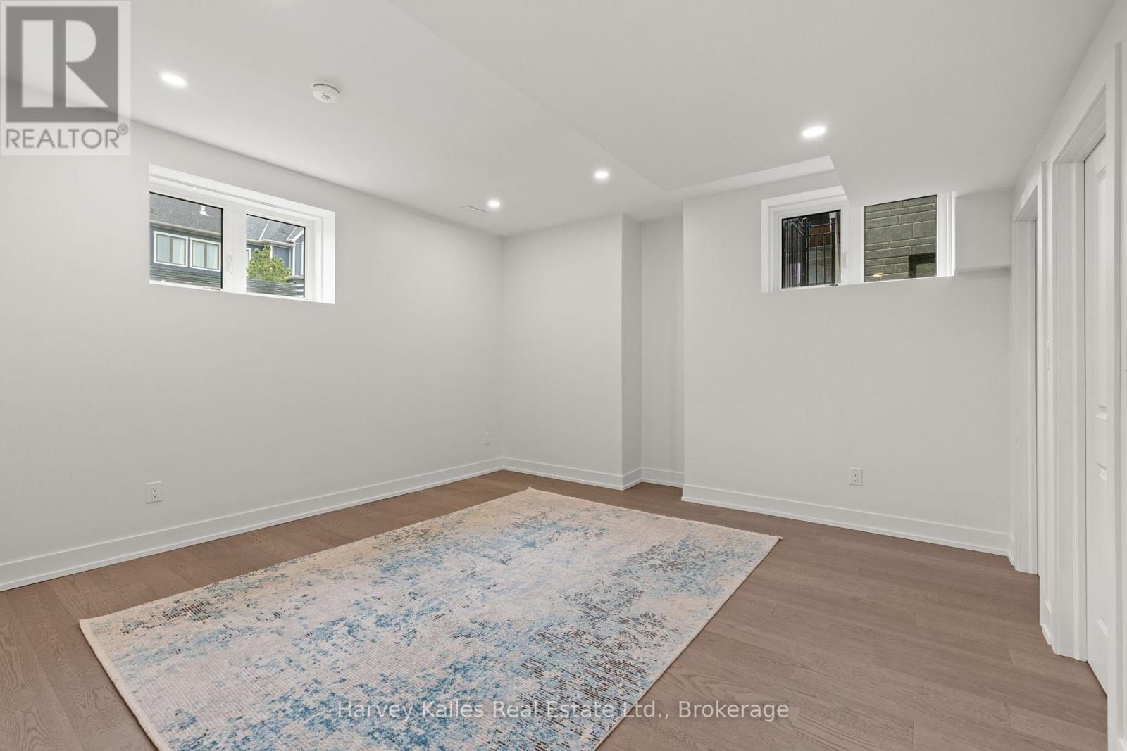 157 SPRINGSIDE CRESCENT