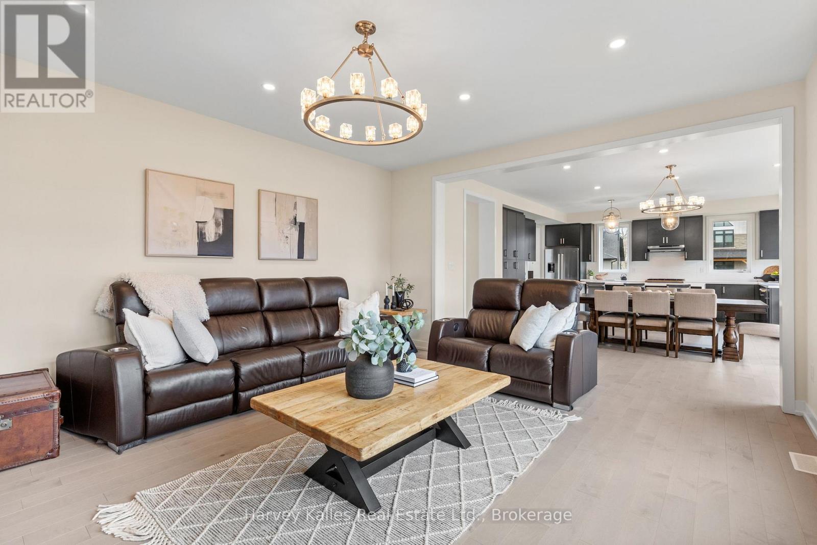 157 SPRINGSIDE CRESCENT