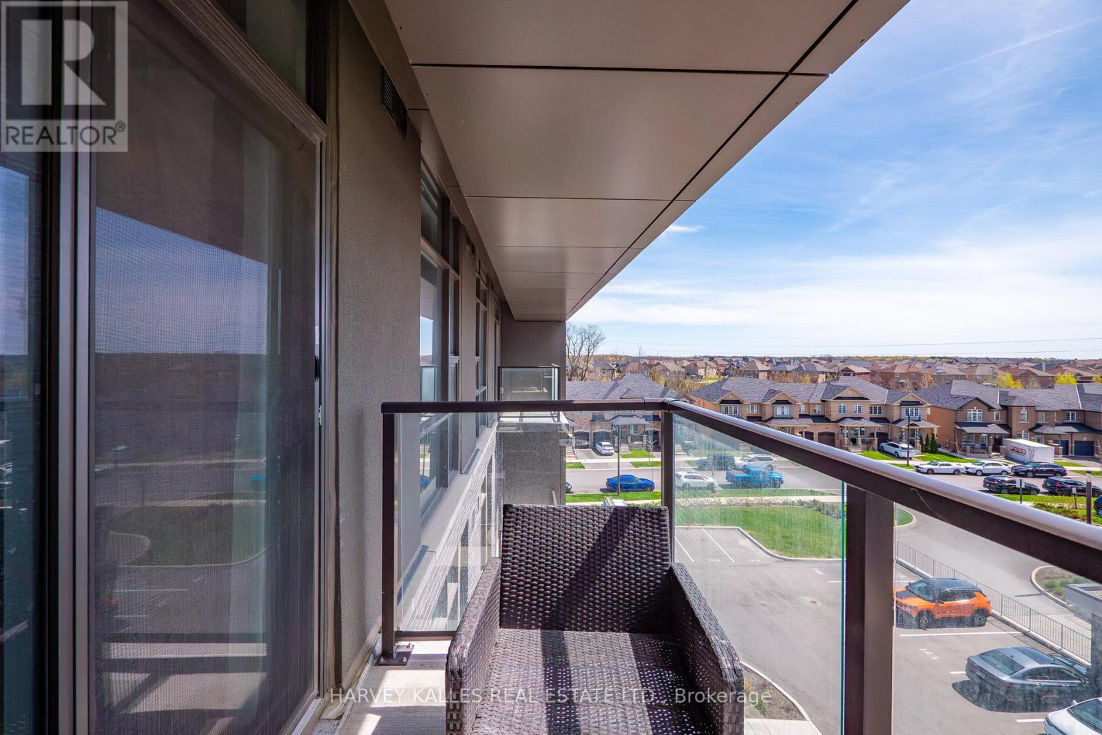 431 - 460 DUNDAS STREET W