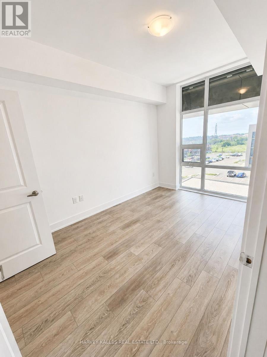 431 - 460 DUNDAS STREET W