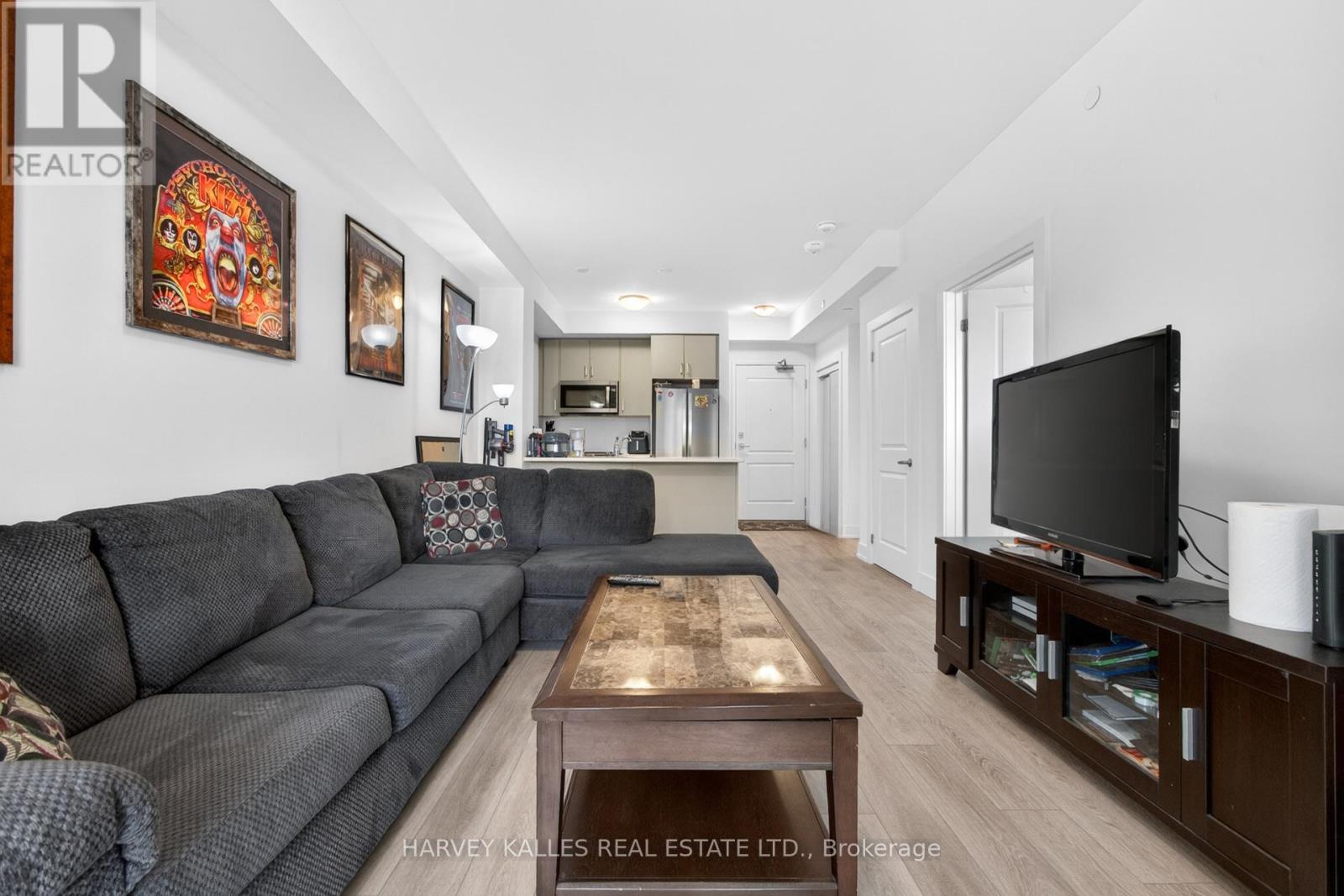 431 - 460 DUNDAS STREET W