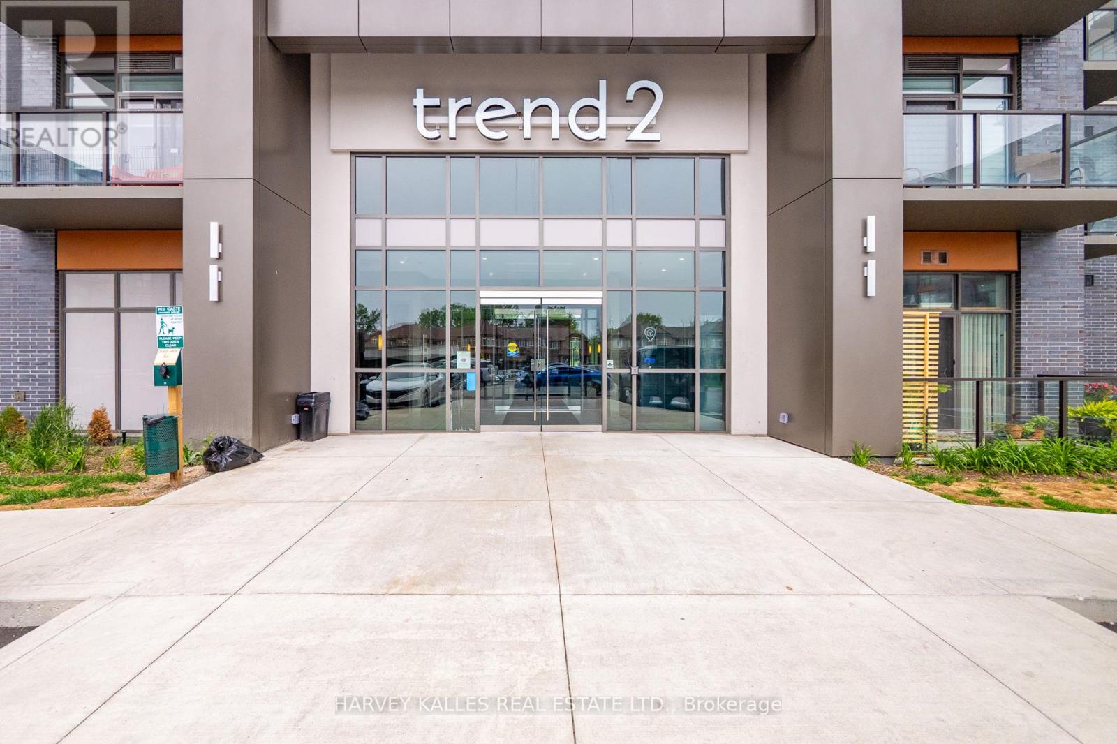 431 - 460 DUNDAS STREET W