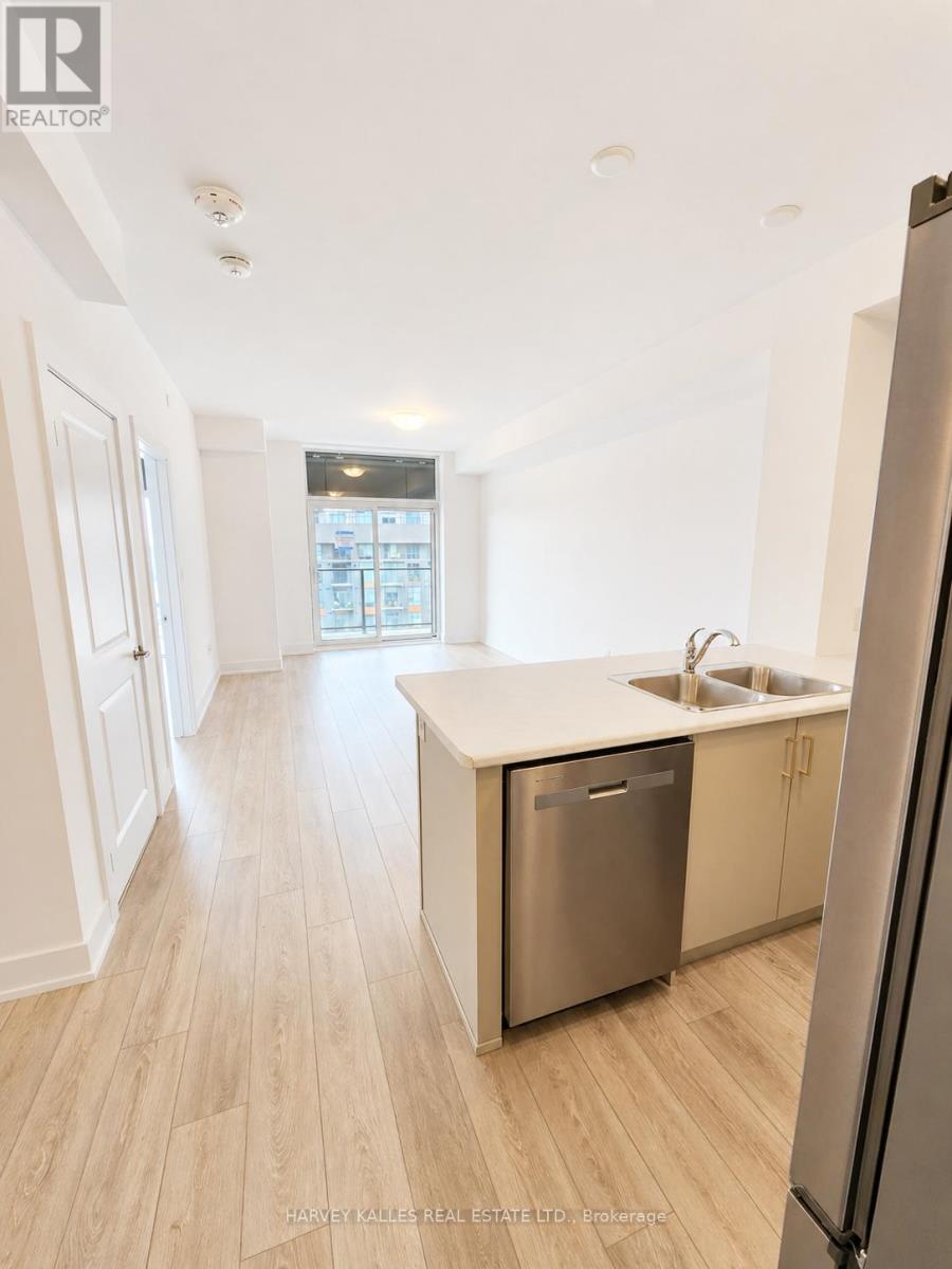 431 - 460 DUNDAS STREET W