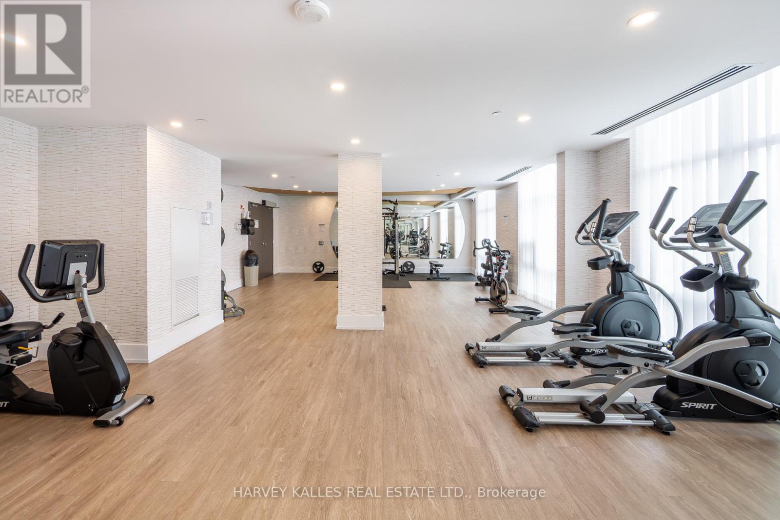 431 - 460 DUNDAS STREET W