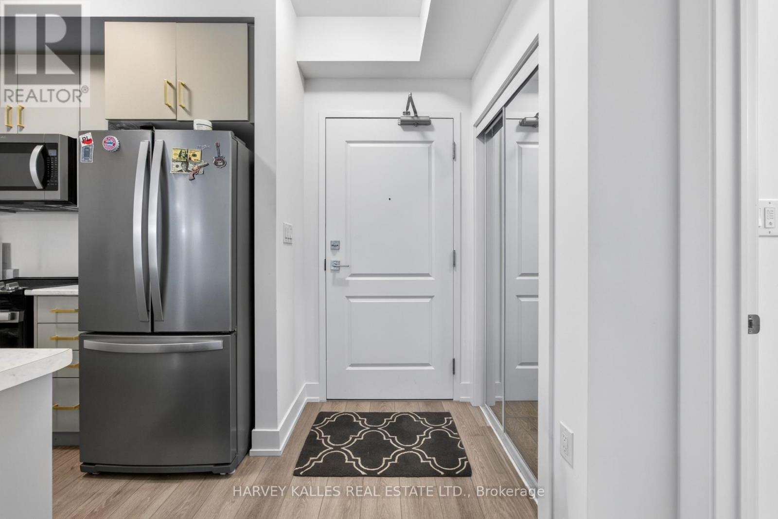 431 - 460 DUNDAS STREET W