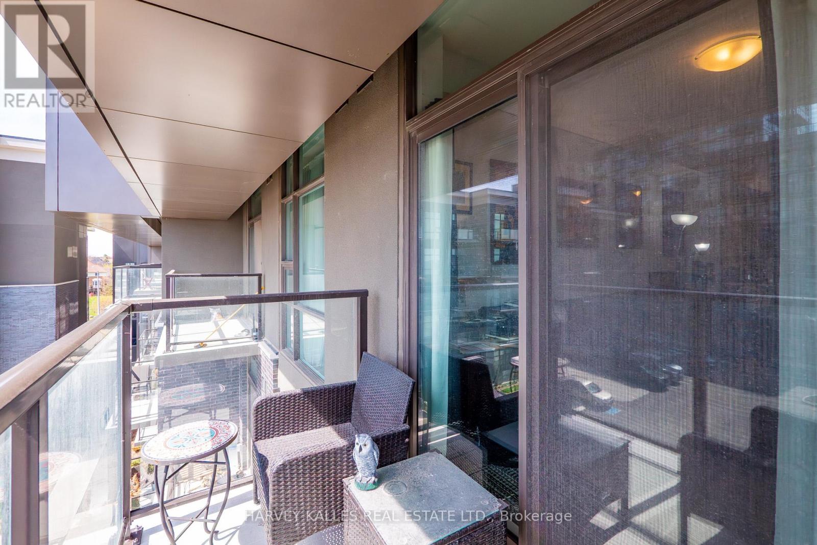 431 - 460 DUNDAS STREET W
