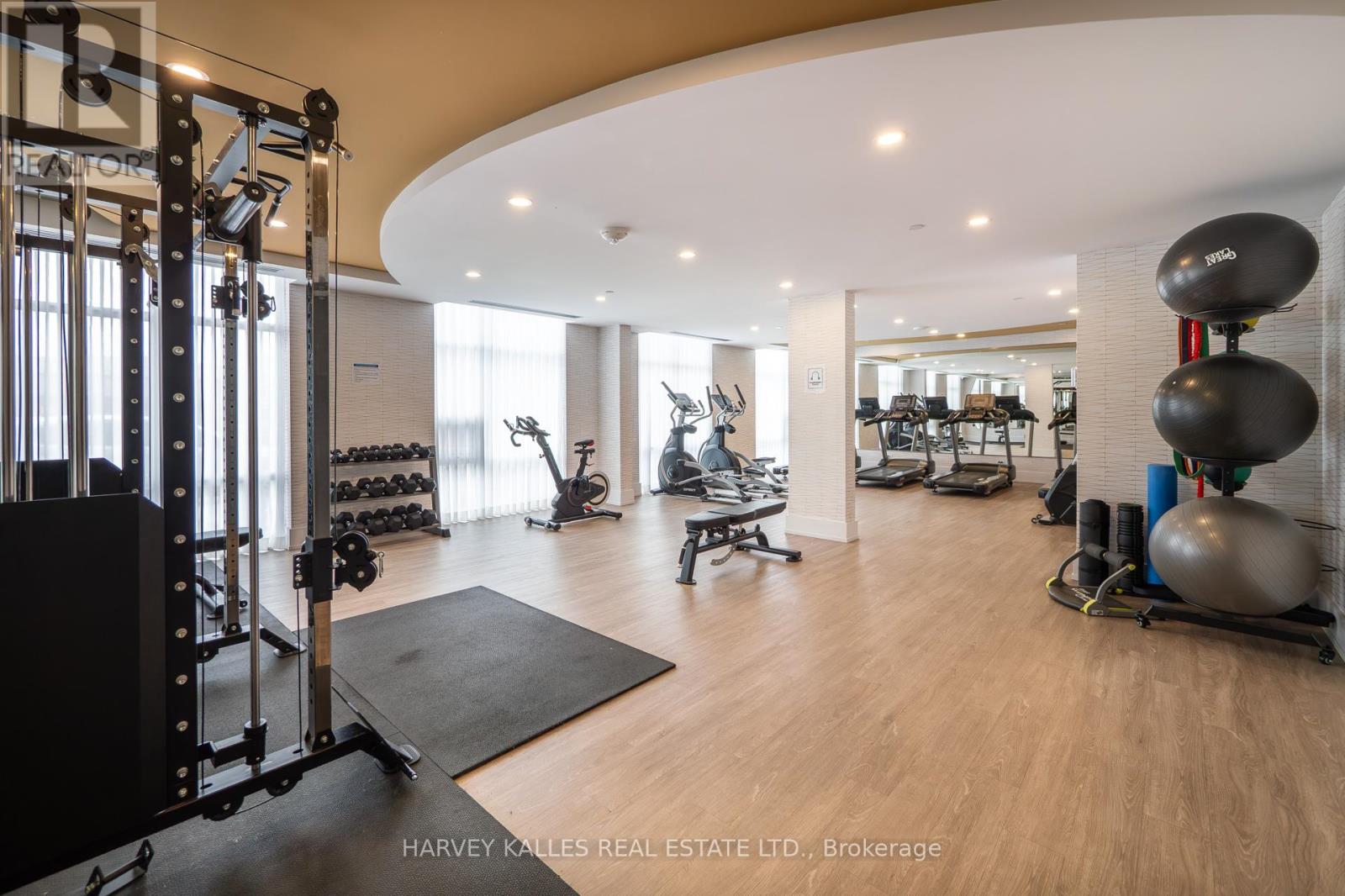 431 - 460 DUNDAS STREET W