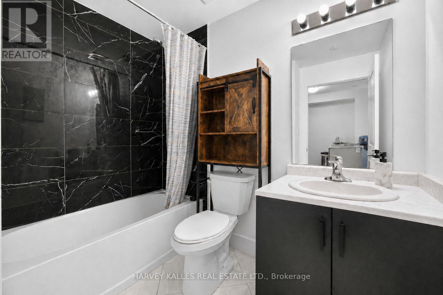431 - 460 DUNDAS STREET W