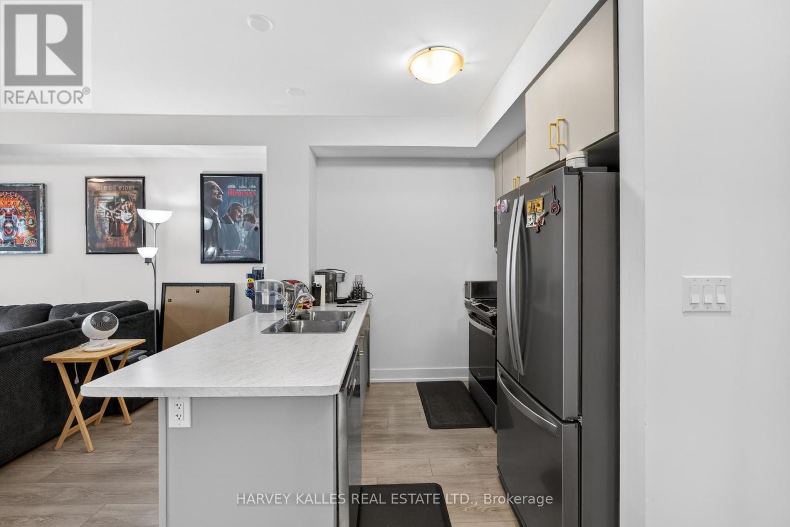 431 - 460 DUNDAS STREET W