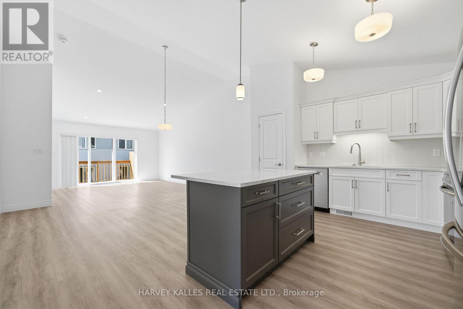 125 FARRINGTON CRESCENT