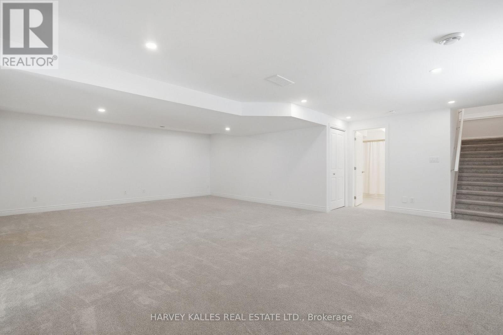 125 FARRINGTON CRESCENT