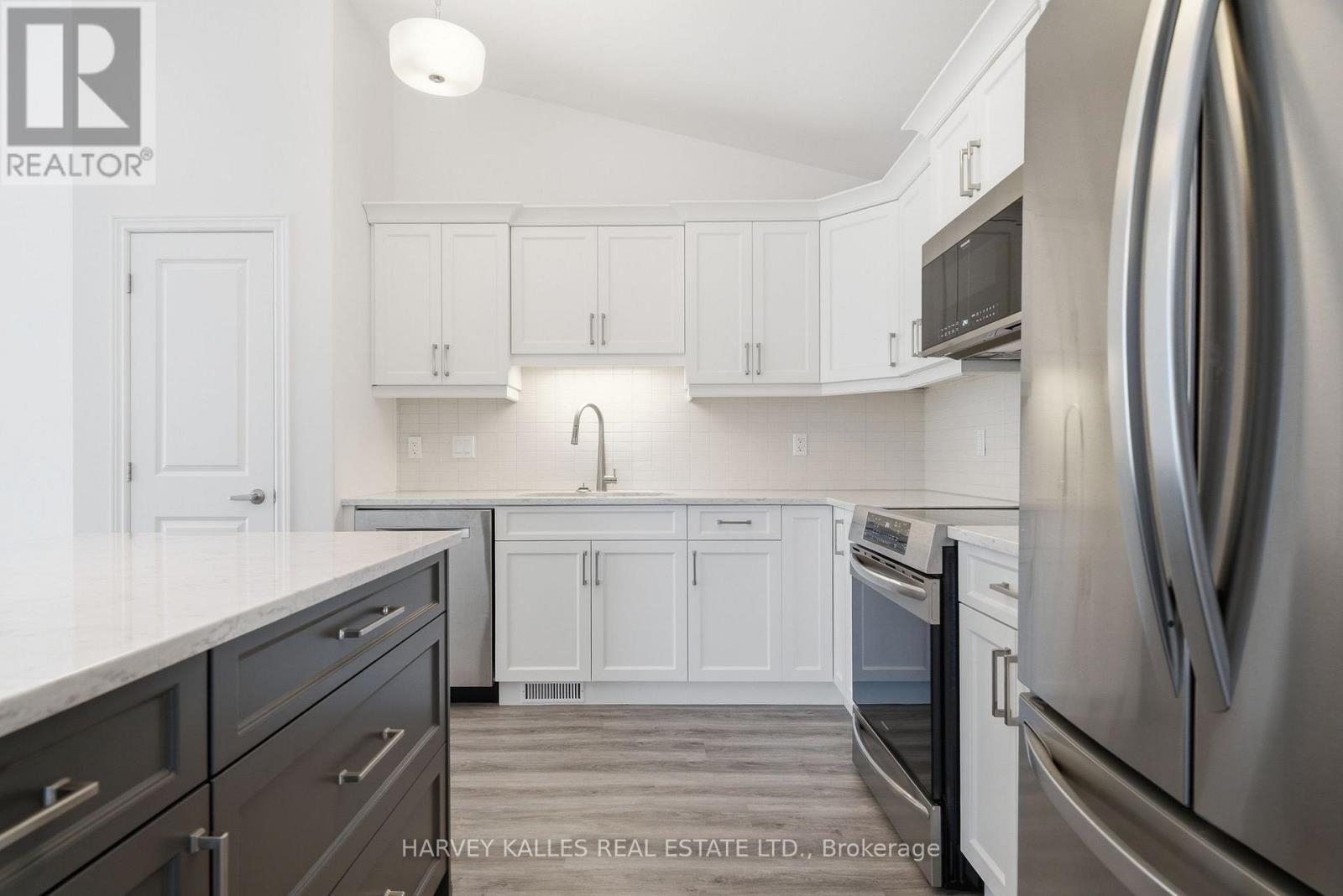 125 FARRINGTON CRESCENT