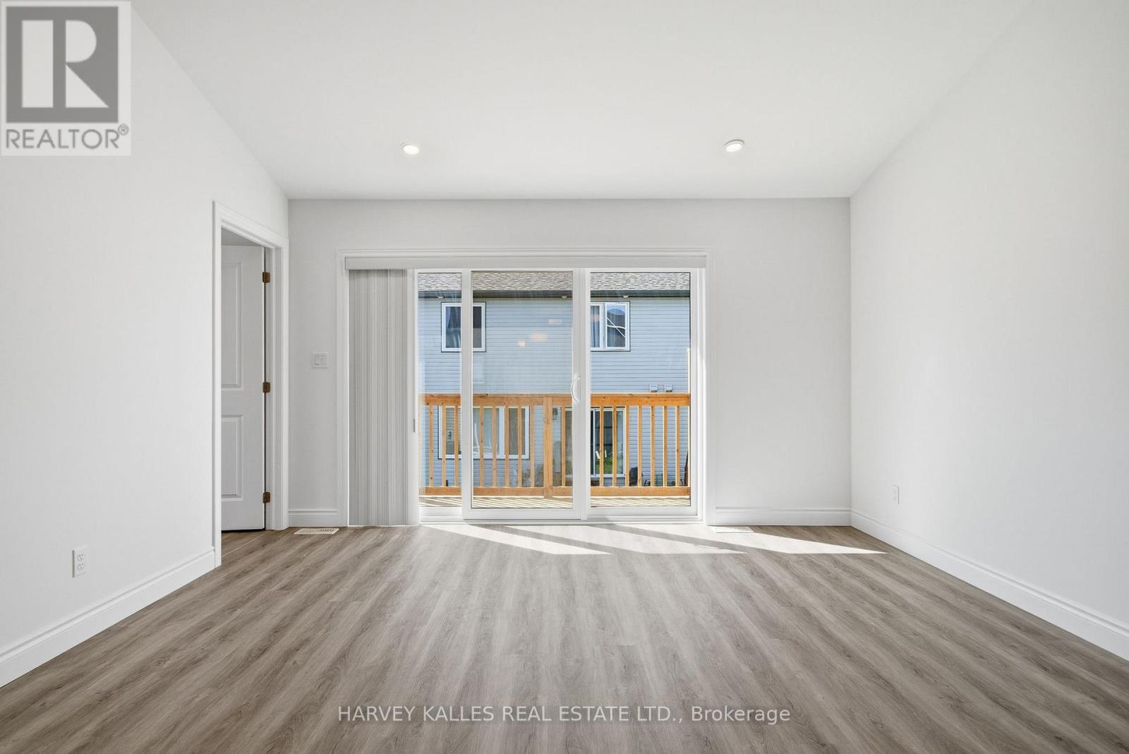125 FARRINGTON CRESCENT