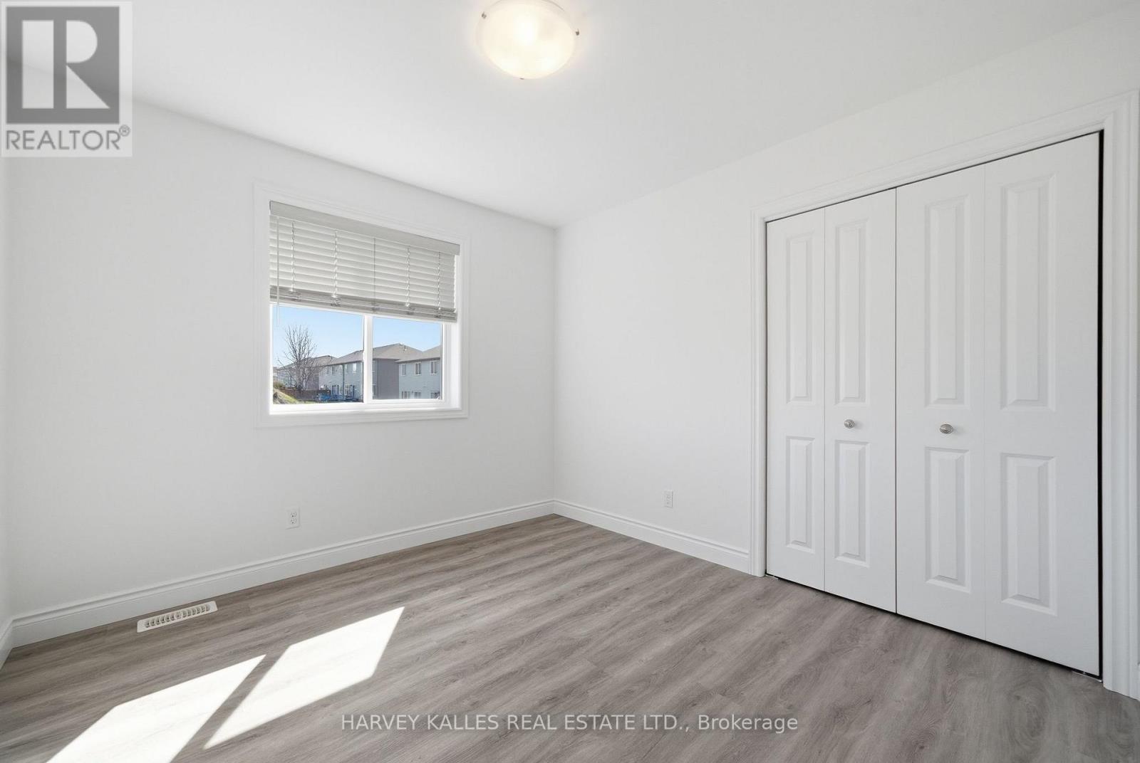 125 FARRINGTON CRESCENT