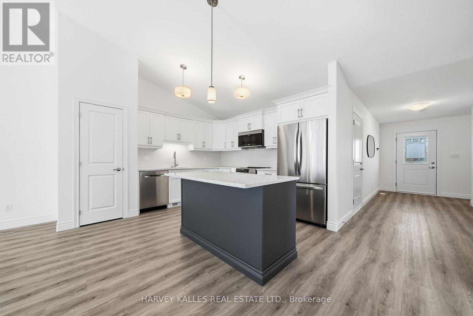 125 FARRINGTON CRESCENT