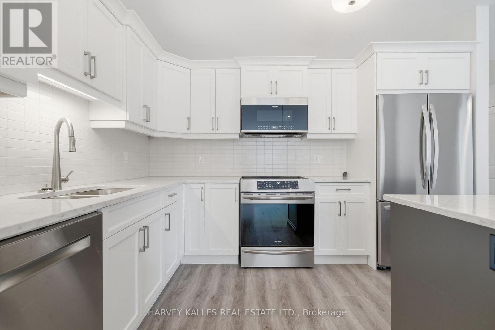 125 FARRINGTON CRESCENT