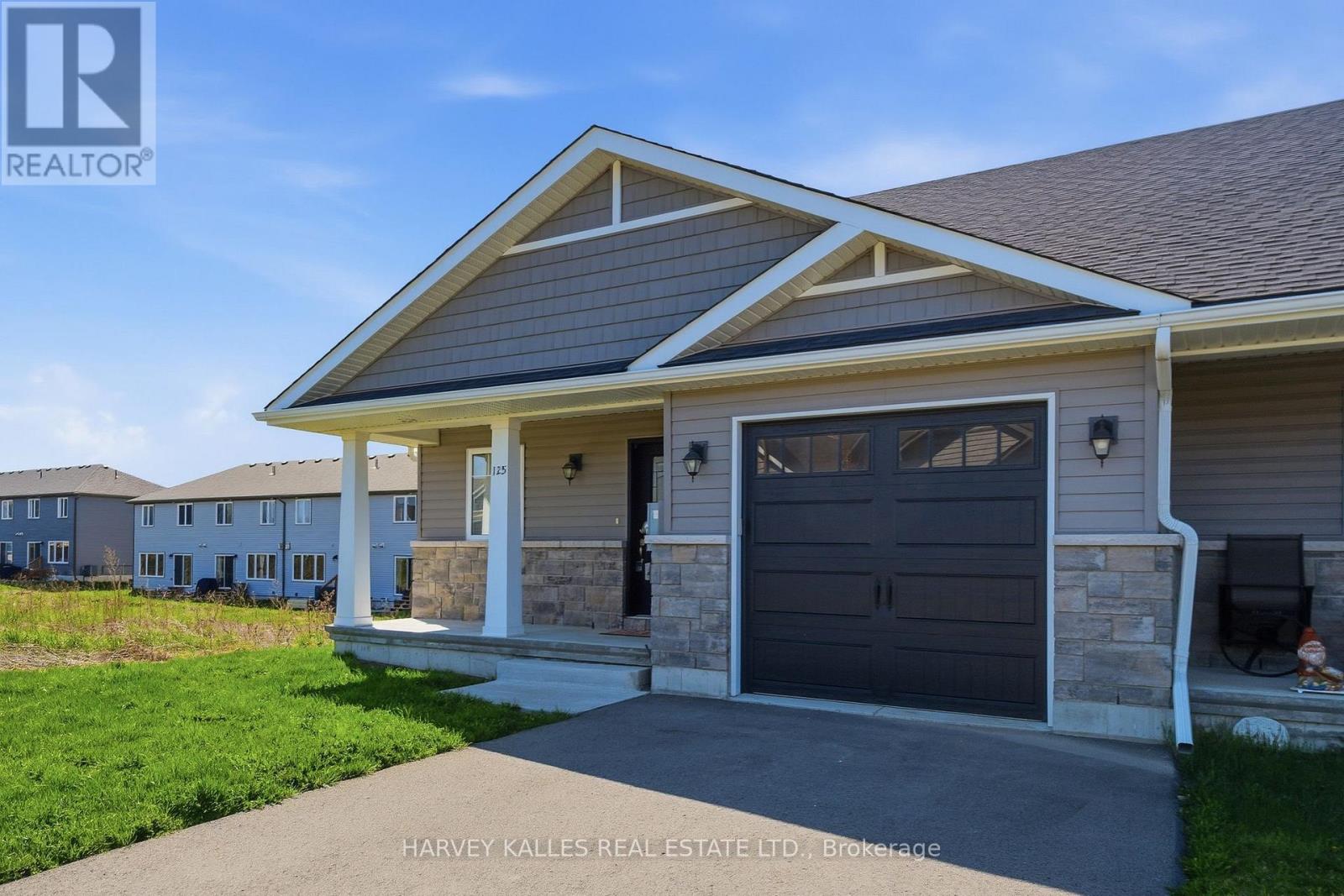 125 FARRINGTON CRESCENT