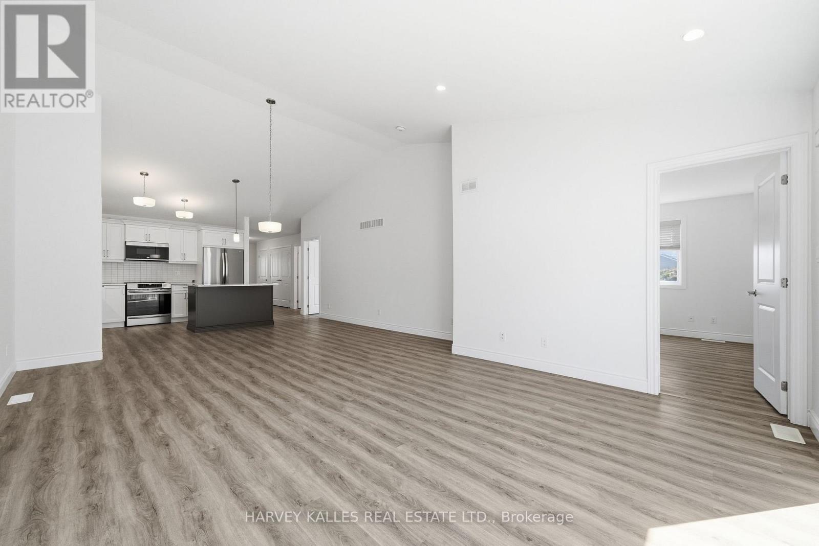 125 FARRINGTON CRESCENT