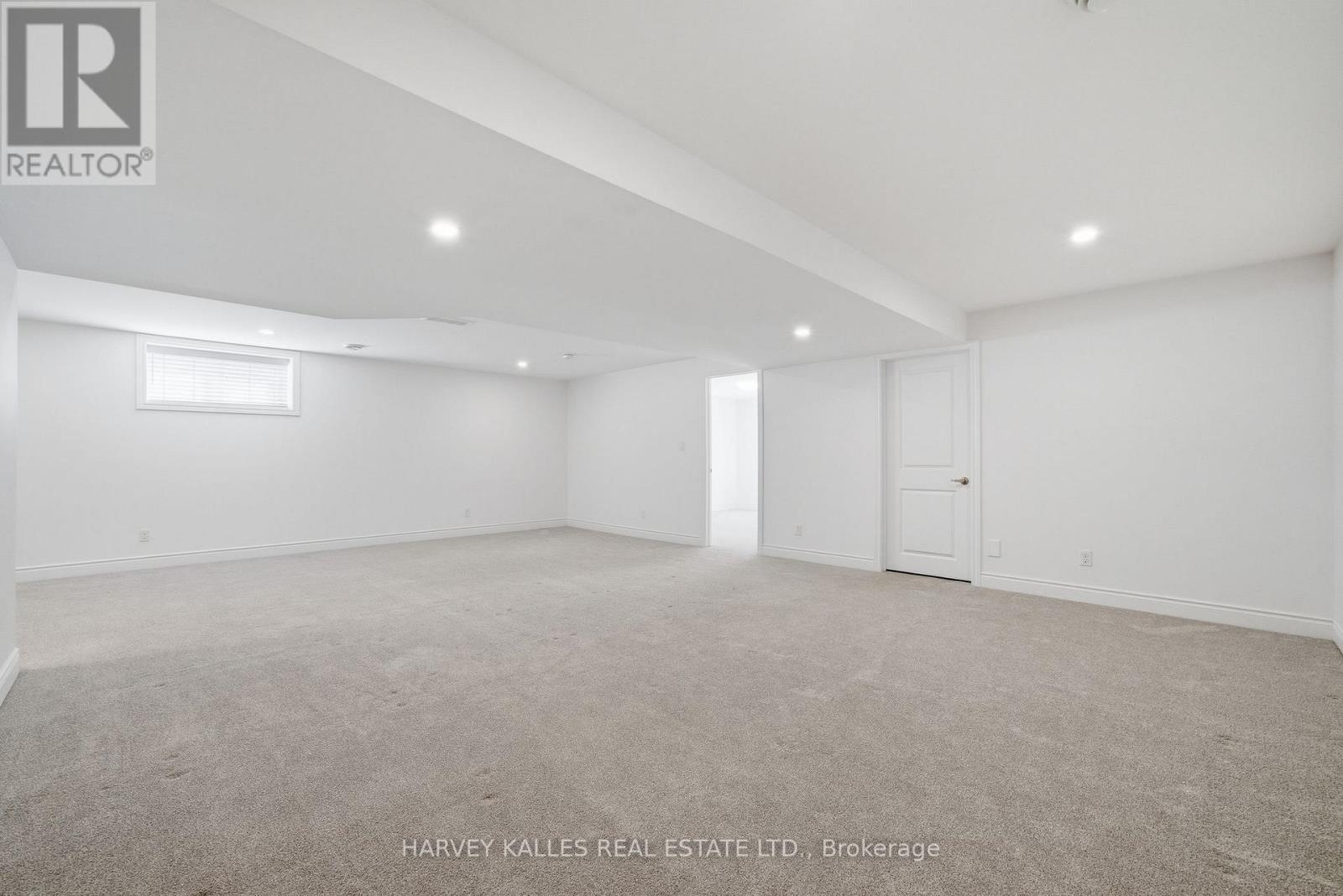 125 FARRINGTON CRESCENT