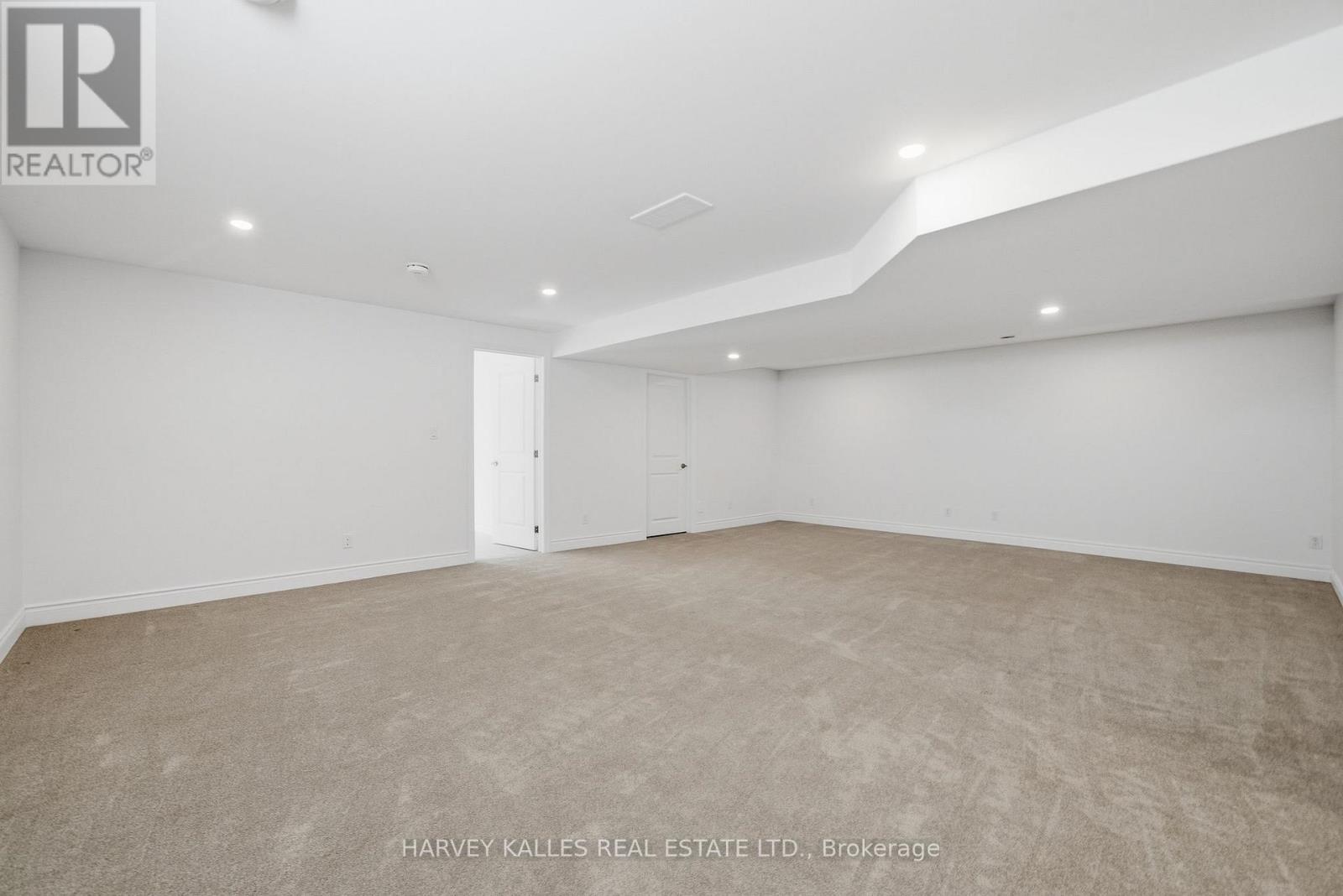 125 FARRINGTON CRESCENT