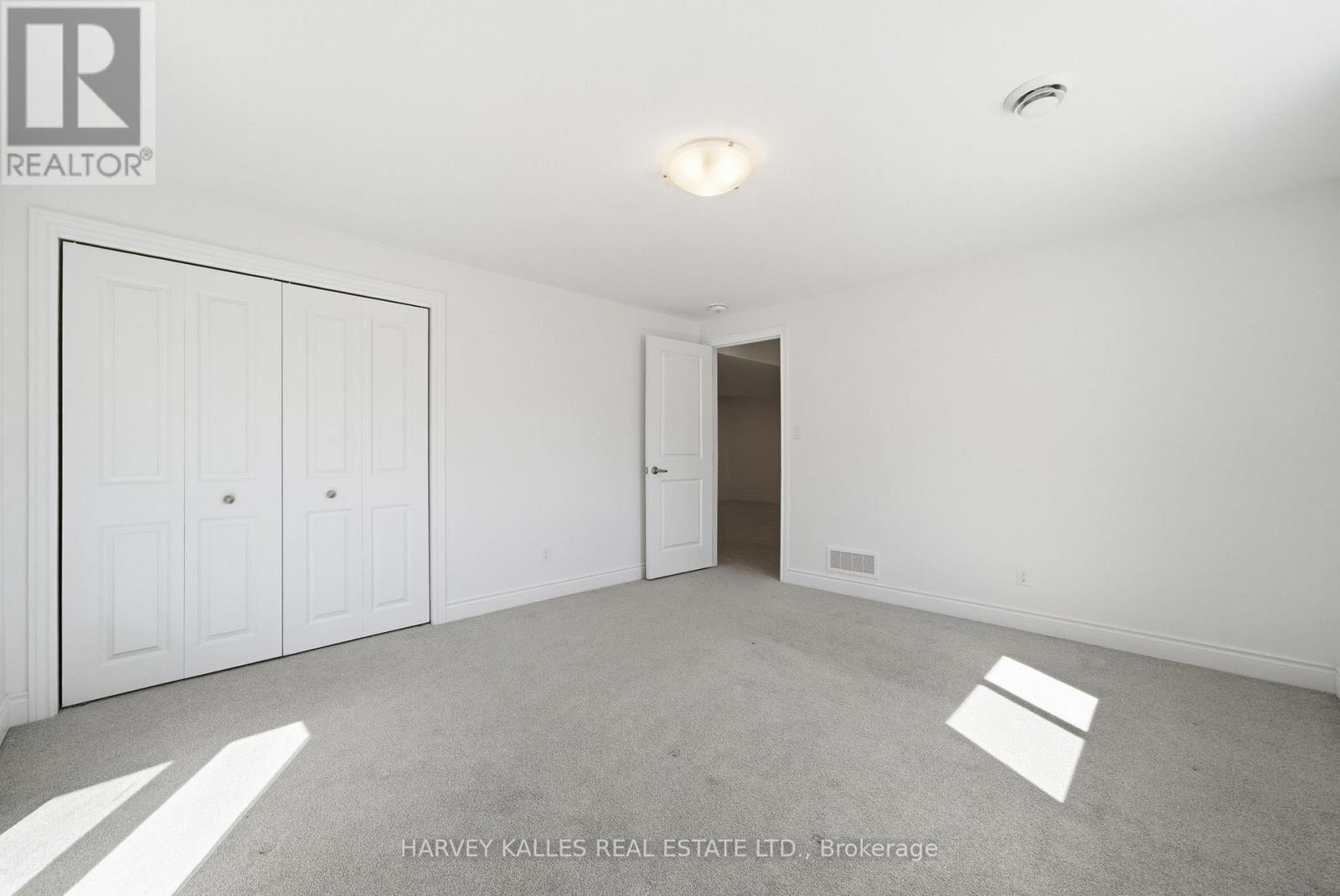 125 FARRINGTON CRESCENT