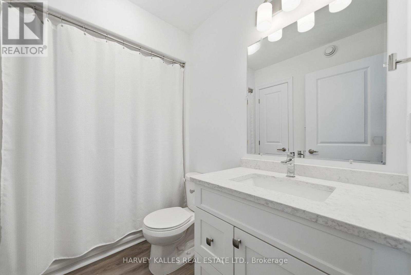 125 FARRINGTON CRESCENT