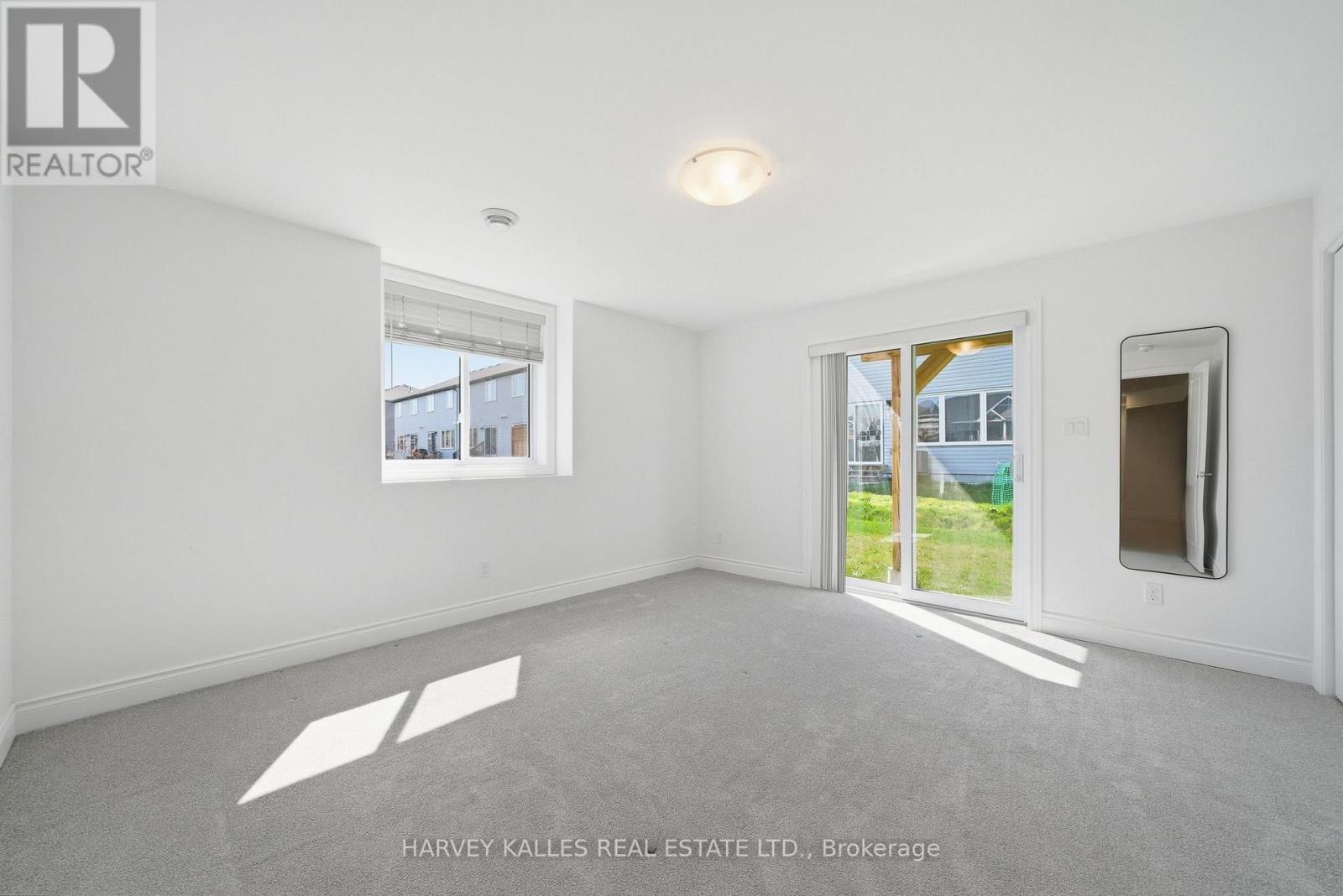 125 FARRINGTON CRESCENT