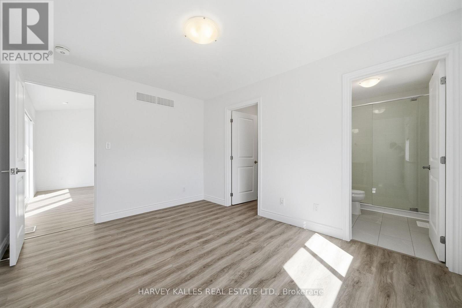 125 FARRINGTON CRESCENT