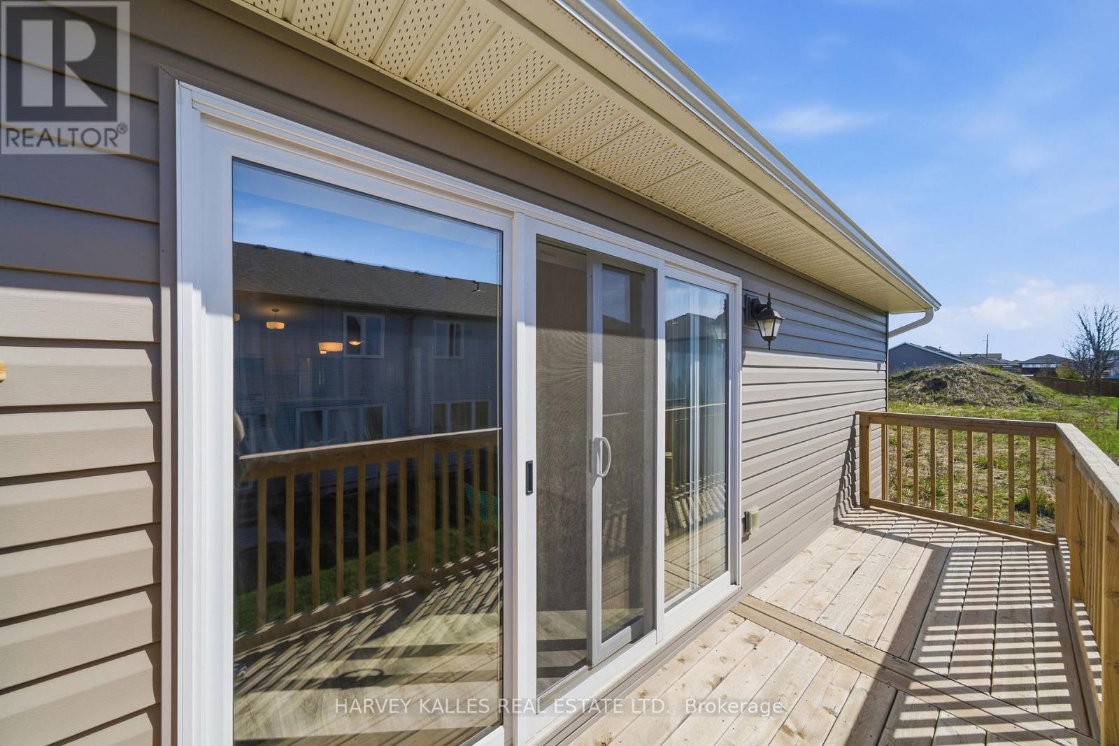 125 FARRINGTON CRESCENT