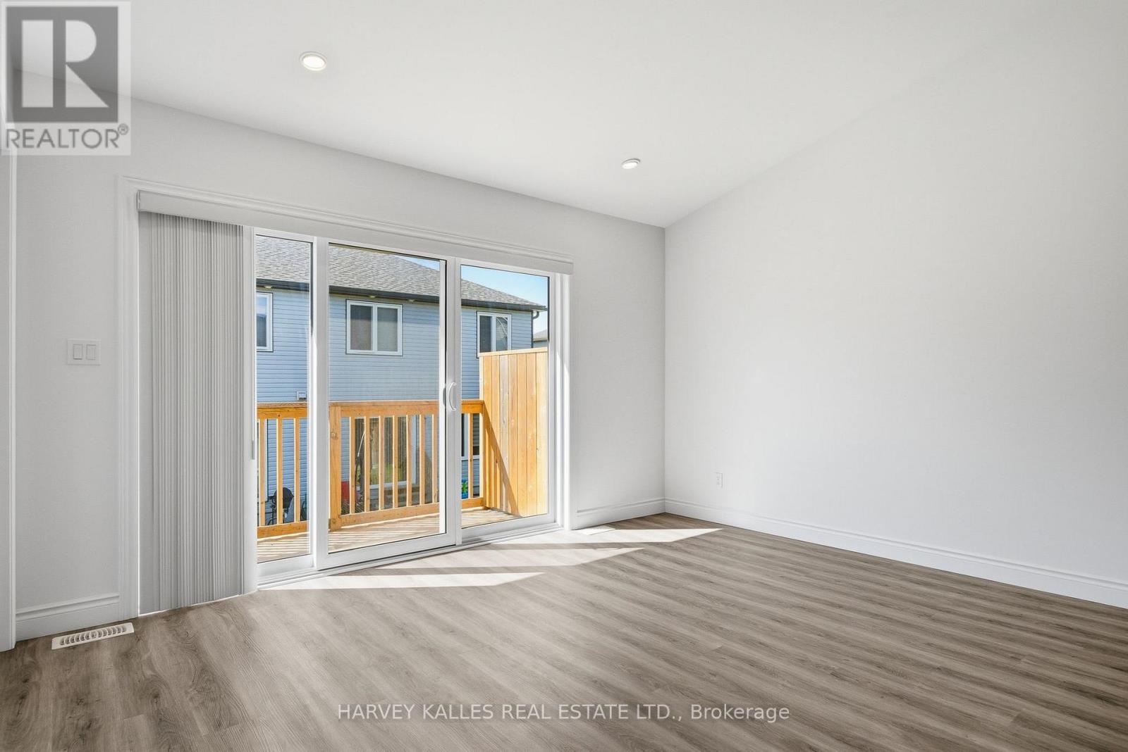 125 FARRINGTON CRESCENT