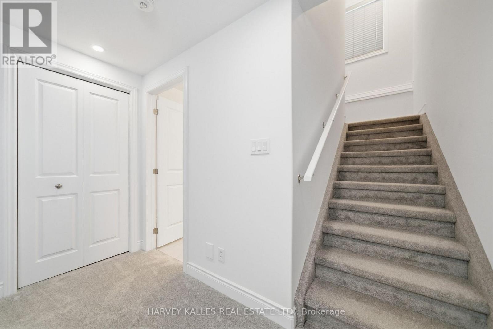 125 FARRINGTON CRESCENT
