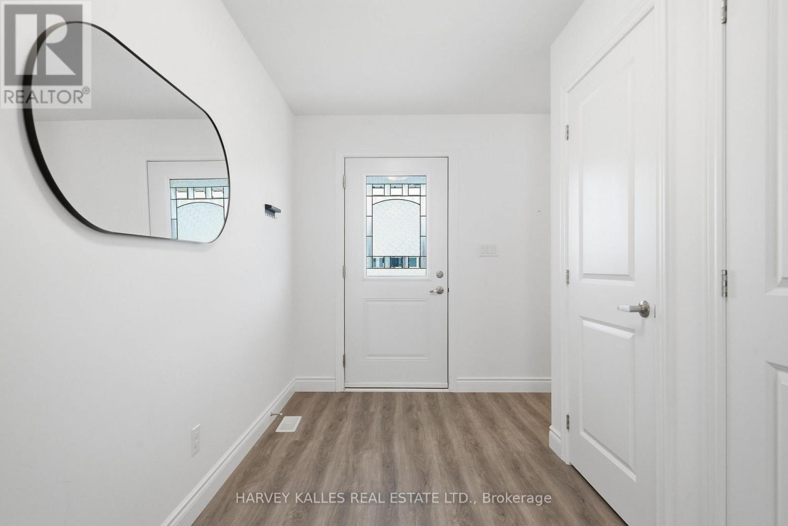 125 FARRINGTON CRESCENT