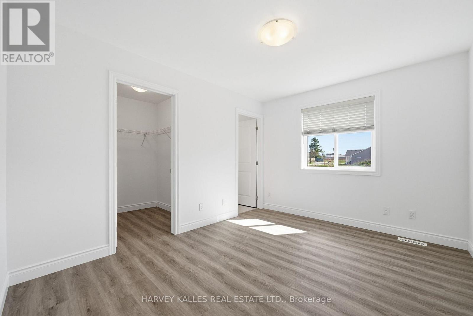 125 FARRINGTON CRESCENT