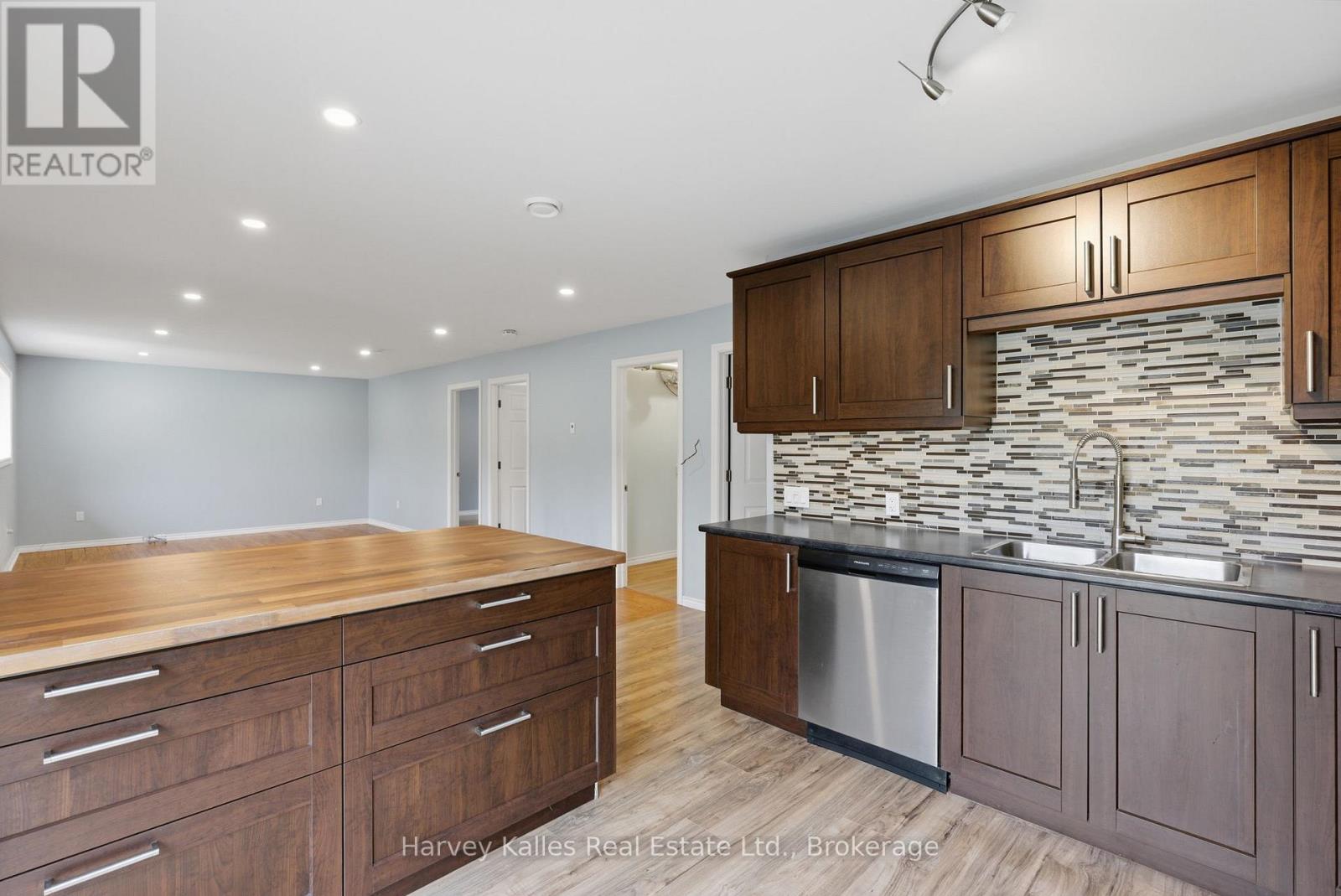 25 FERNDALE ROAD