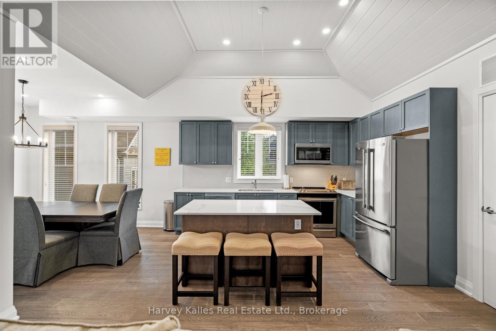 15 - 2054 PENINSULA ROAD