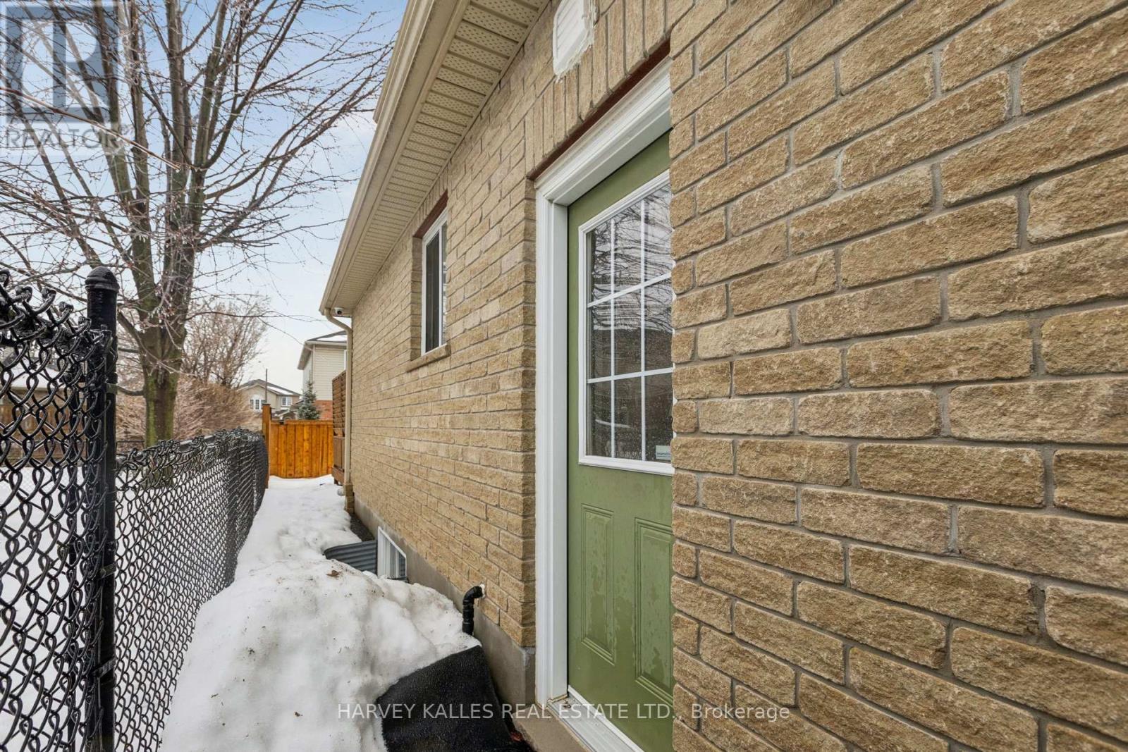 409 TEALBY CRESCENT