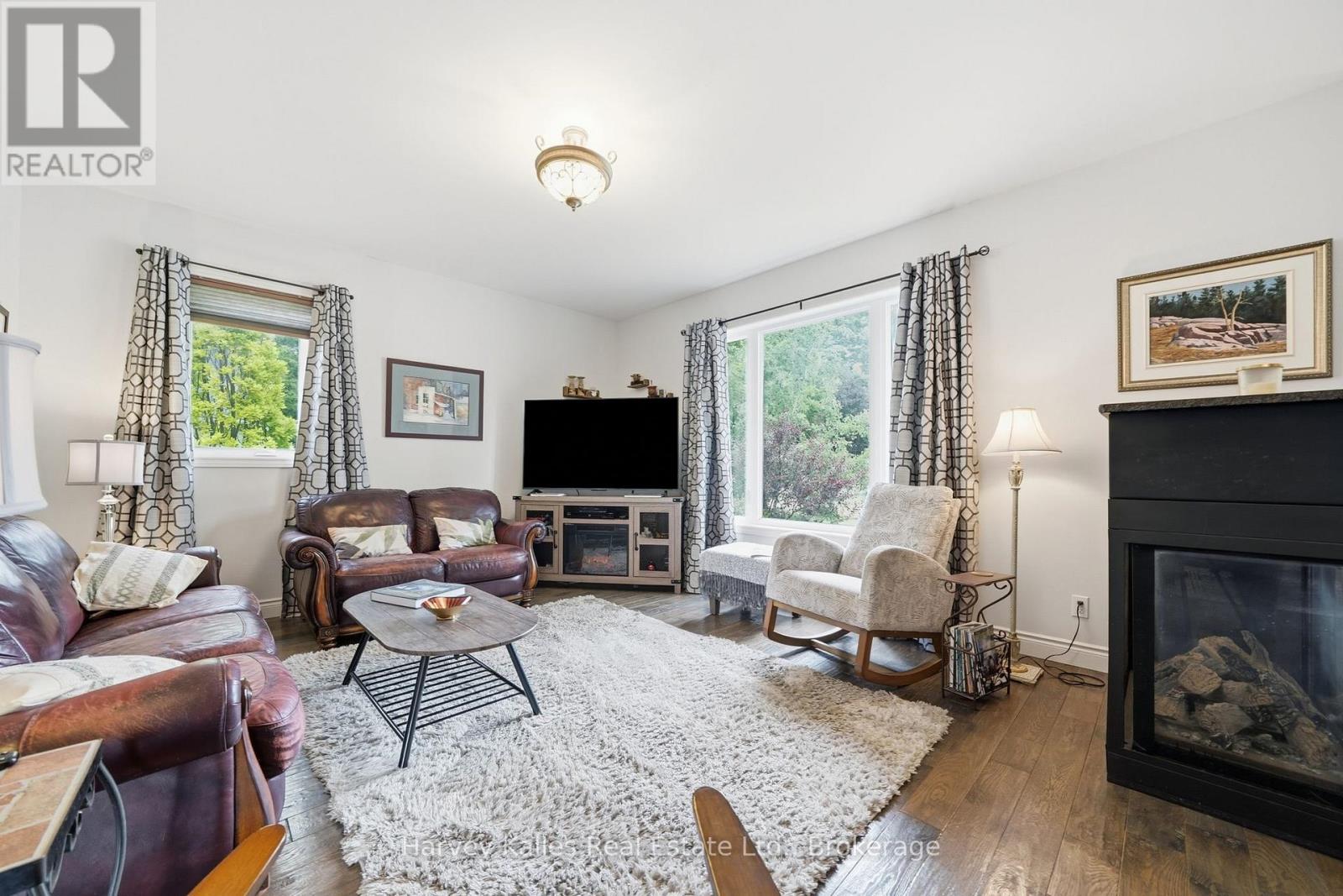 3 CARDINAL COURT