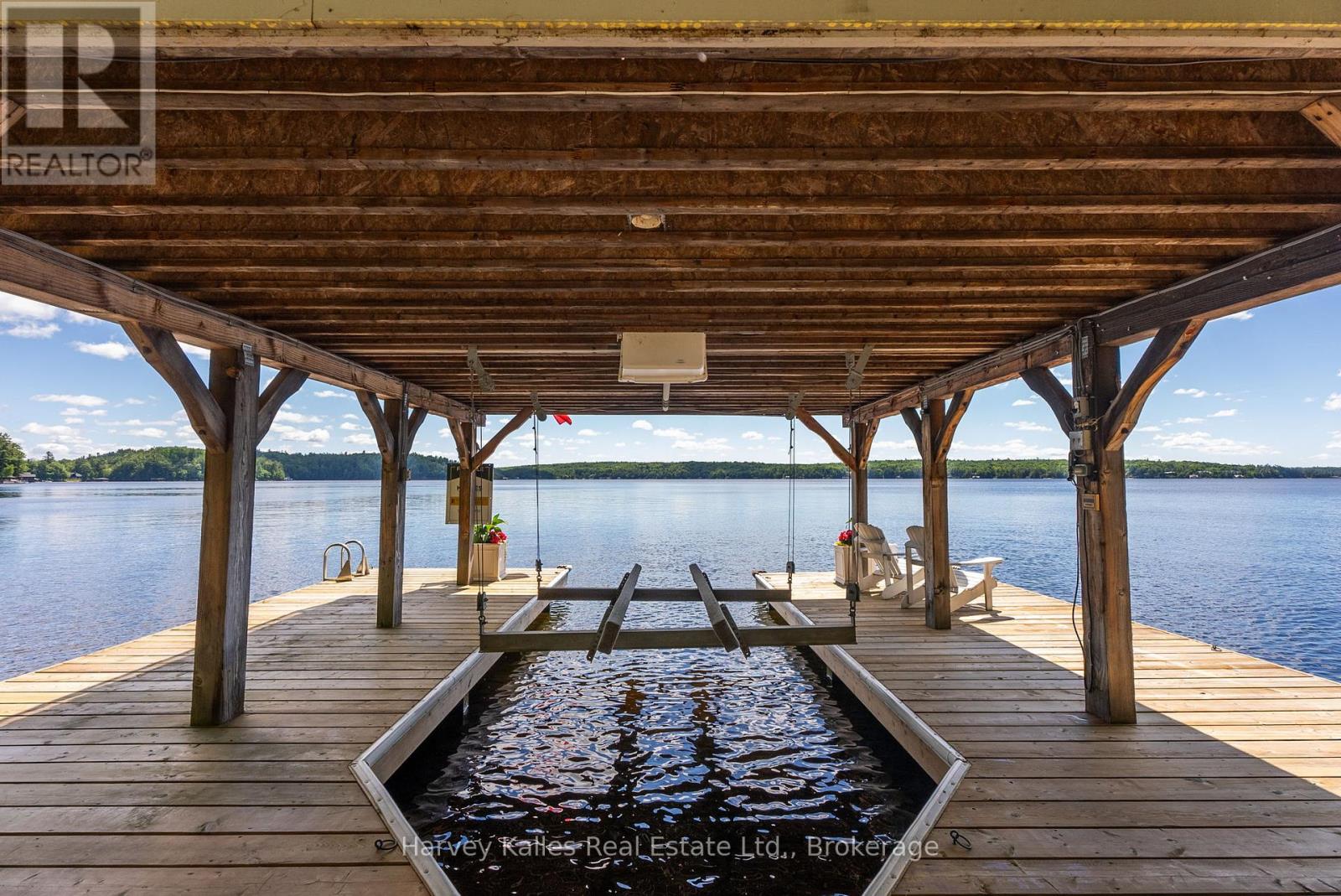 1043 MUSKOKA CRESCENT ROAD