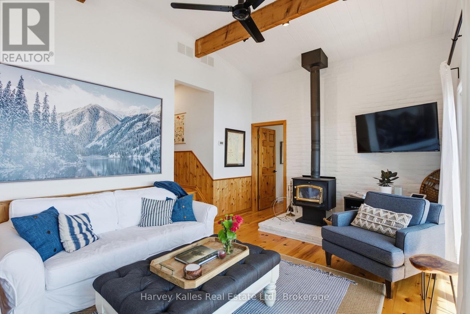 1043 MUSKOKA CRESCENT ROAD