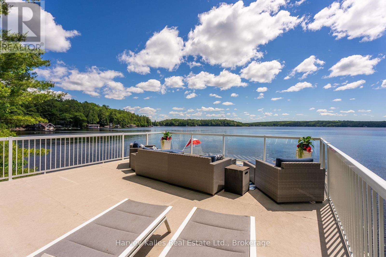 1043 MUSKOKA CRESCENT ROAD