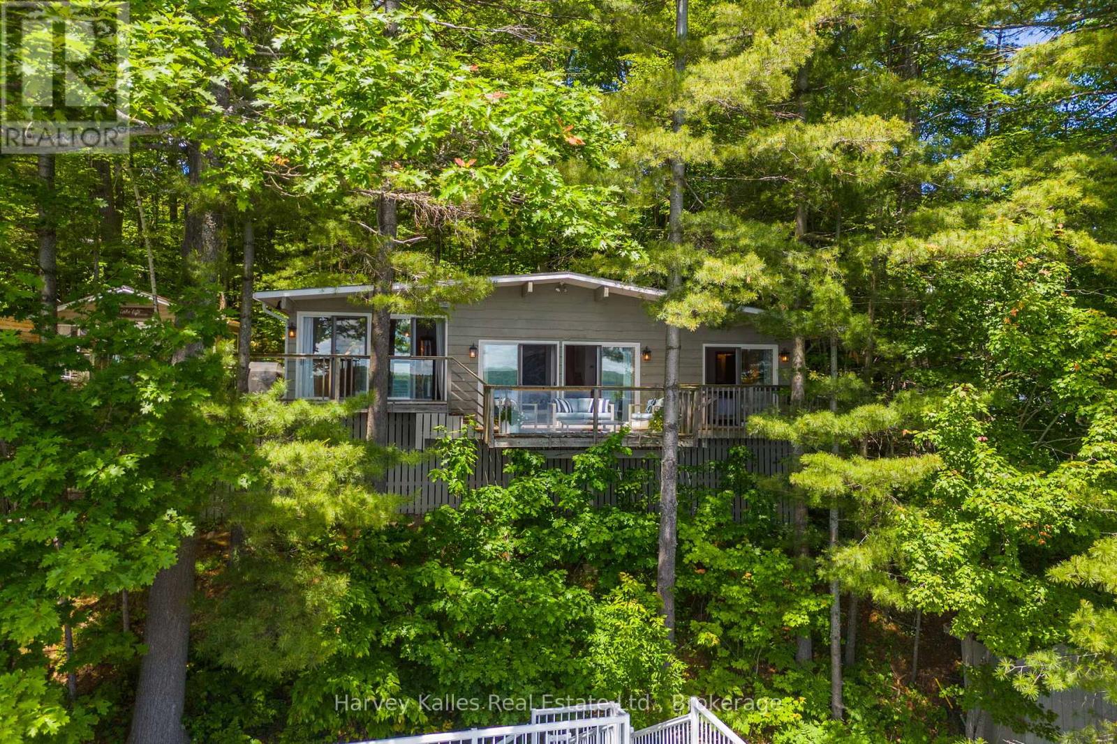 1043 MUSKOKA CRESCENT ROAD