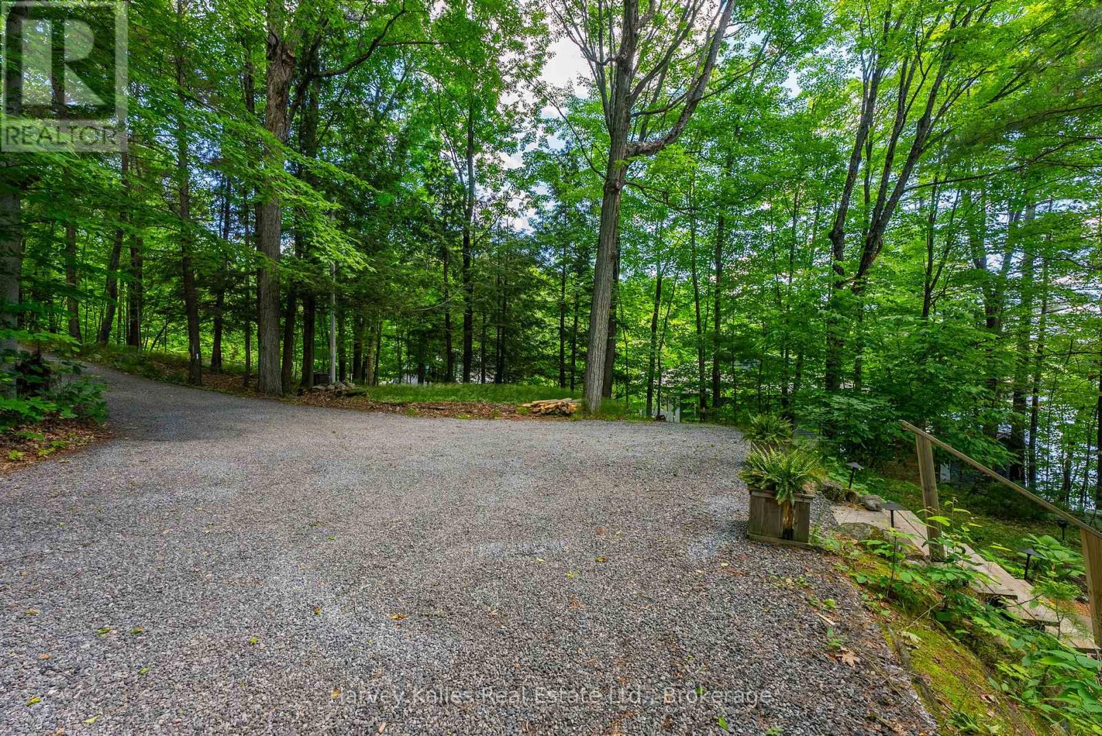 1043 MUSKOKA CRESCENT ROAD