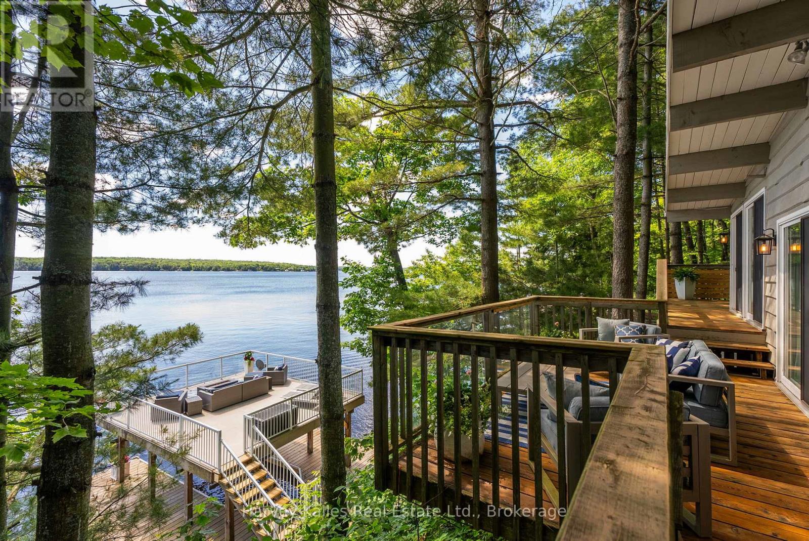 1043 MUSKOKA CRESCENT ROAD