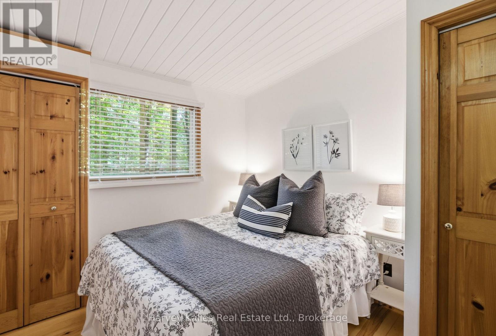 1043 MUSKOKA CRESCENT ROAD