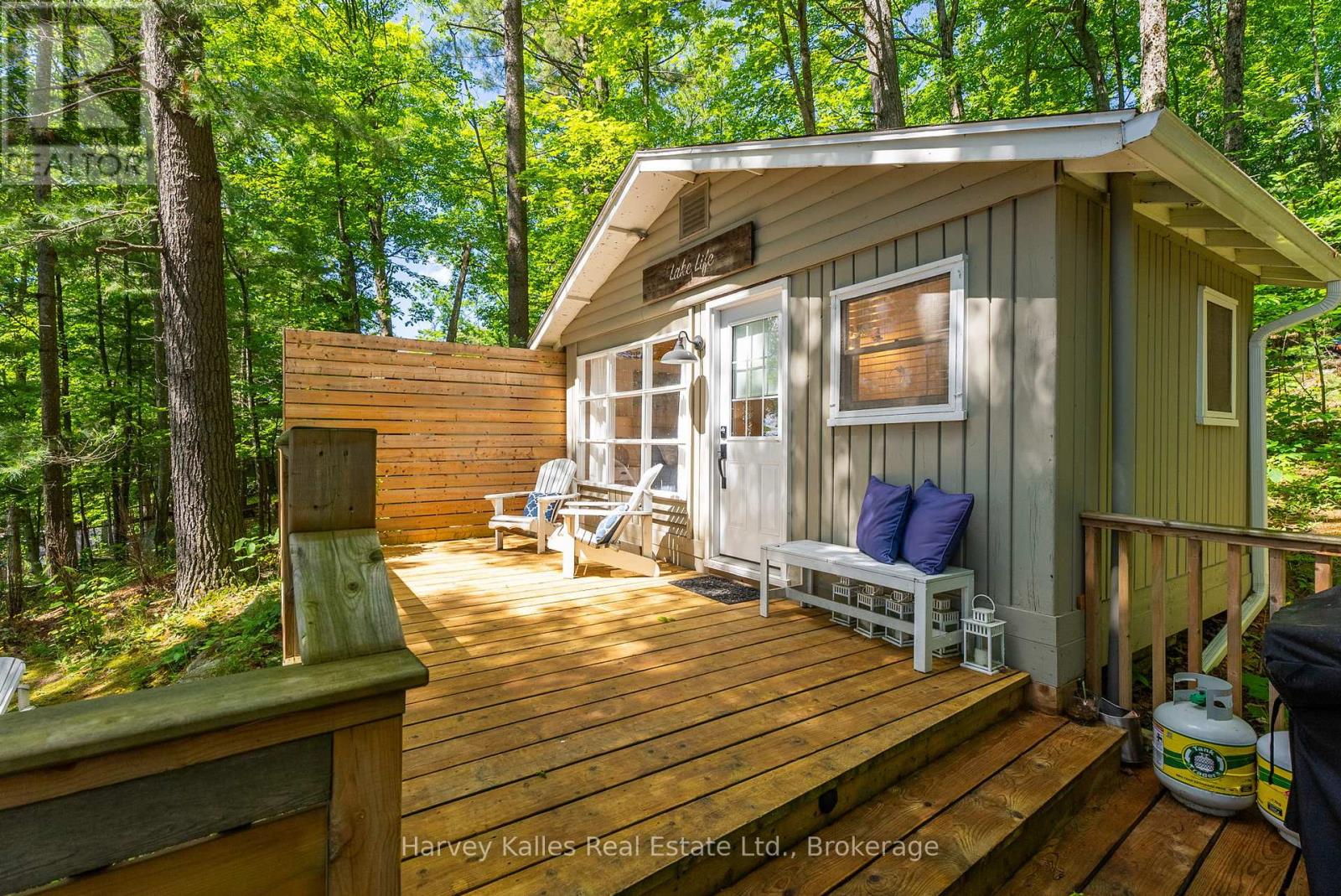 1043 MUSKOKA CRESCENT ROAD