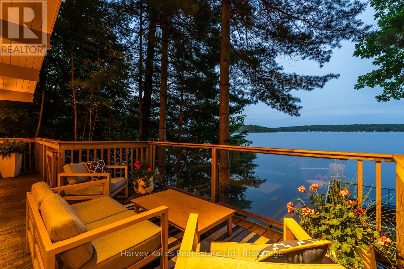 1043 MUSKOKA CRESCENT ROAD