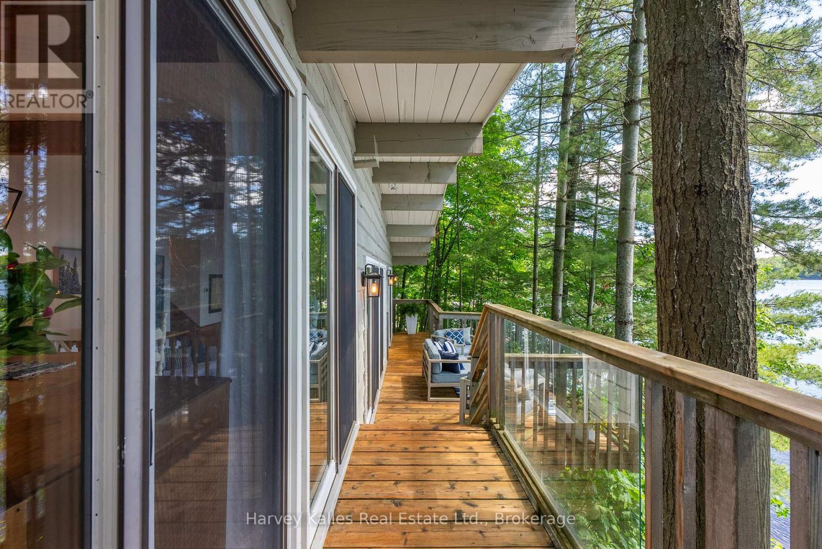 1043 MUSKOKA CRESCENT ROAD