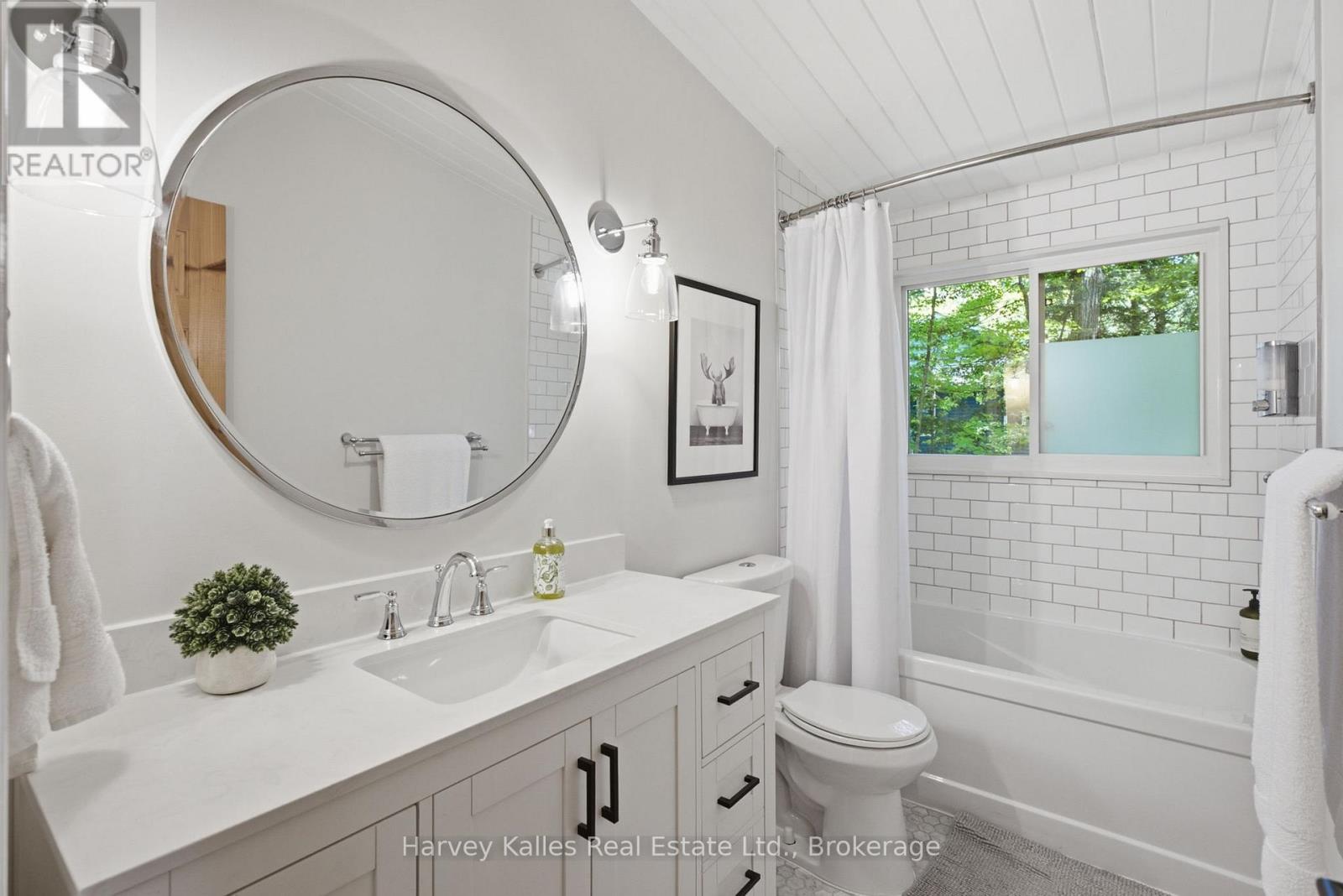 1043 MUSKOKA CRESCENT ROAD