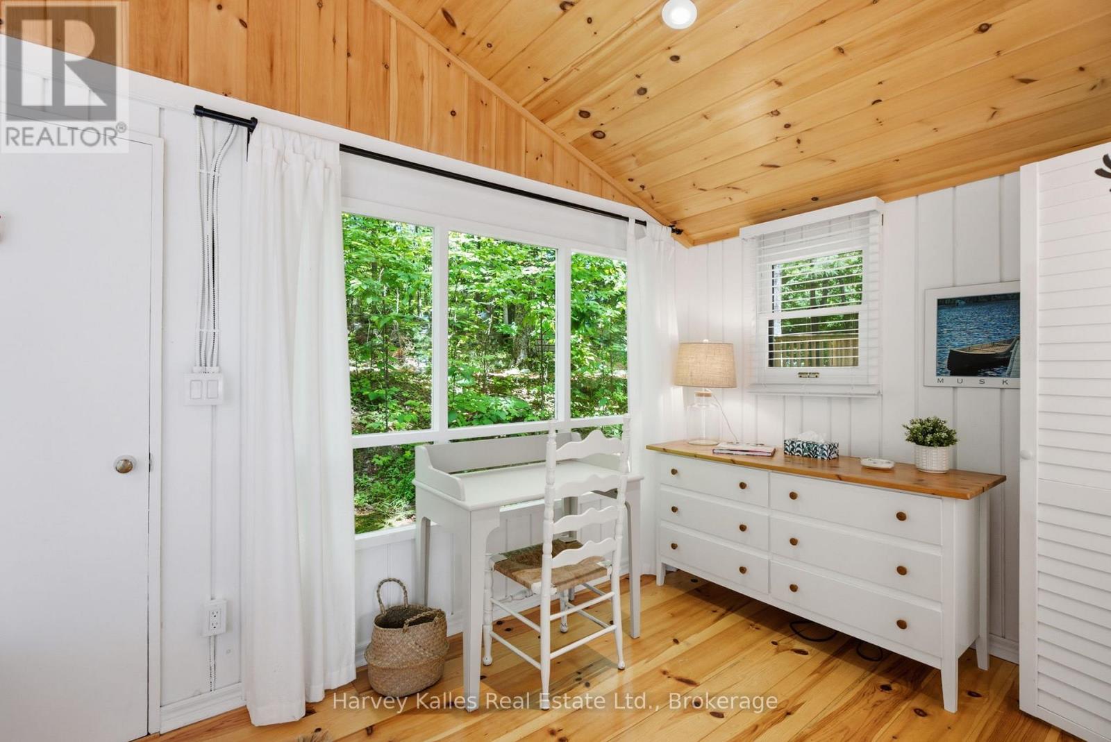 1043 MUSKOKA CRESCENT ROAD