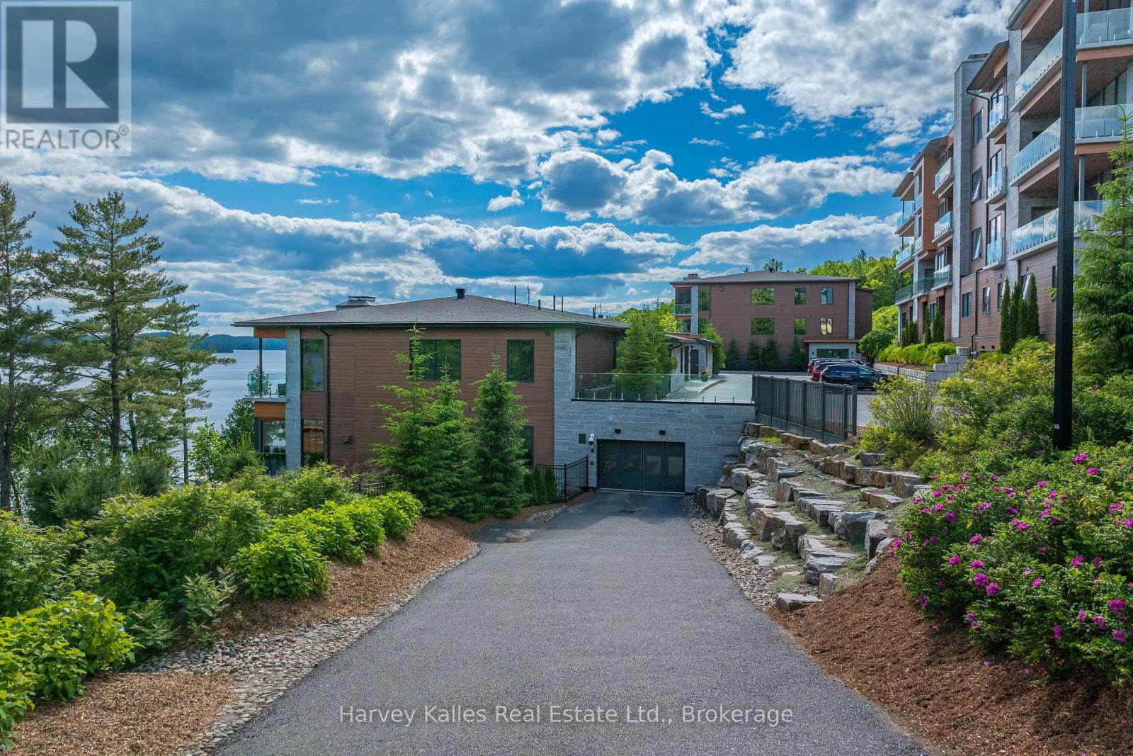 306 - 727 GRANDVIEW DRIVE